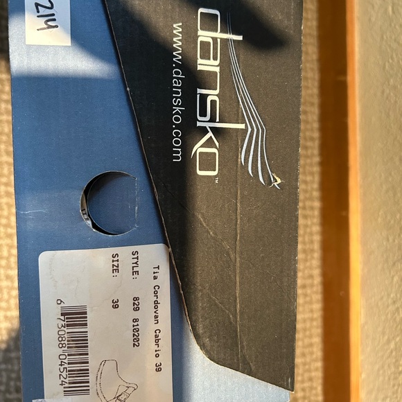 Dansko Tia Cordovan Cabrio 39 Leather Clog Mary Jane style US size 8.5. Vintage. - Picture 9 of 9